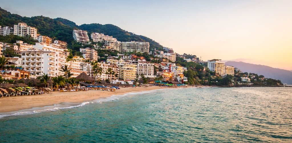 Best Time to Visit Puerto Vallarta (Weather and Costs)